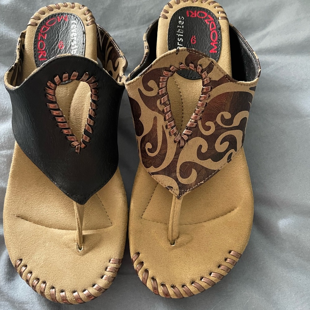 Two styles in one !!! Cute reversible shoe !!!